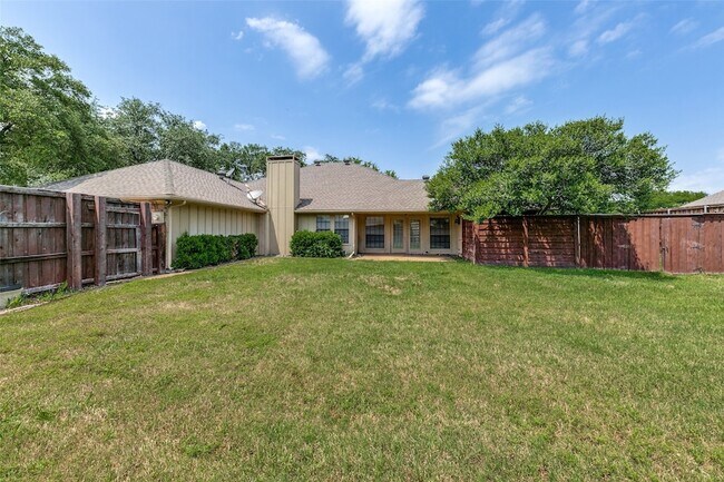 Building Photo - 6116 Southern Knoll Dr