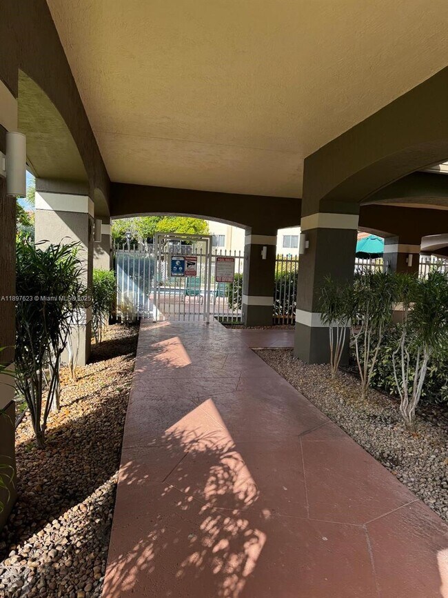 Building Photo - 450 S Park Rd