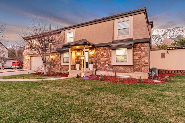 Building Photo - Beautiful 5-Bedroom Home in Sandy!