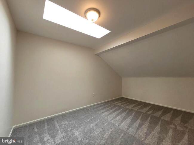Building Photo - 128 Hickory Ln