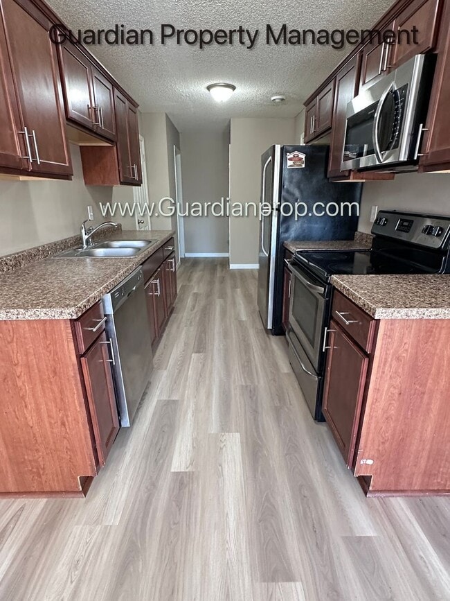 Building Photo - Brooklyn Park End Unit Town Home, Dishwasher, Washer/Dryer, Dedicated Office