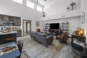 Building Photo - SETTLERS TRAIL APARTMENTS