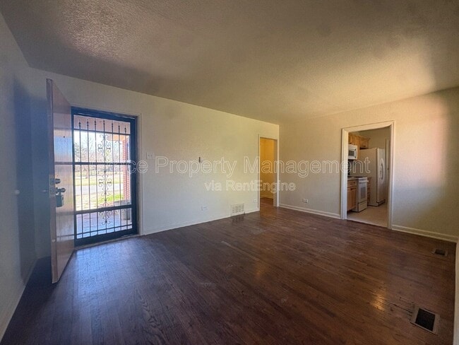 Building Photo - 1343 Del Mar Pkwy