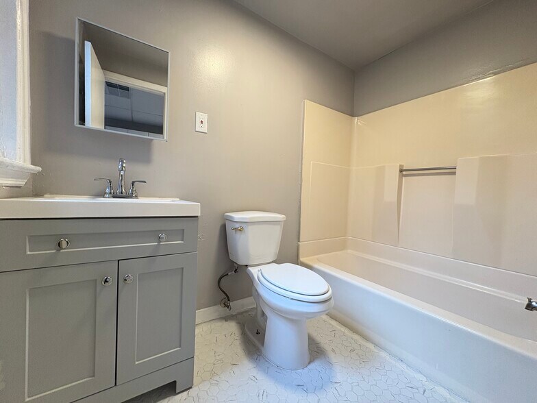 84 Second St 6 - 206 Fulton St