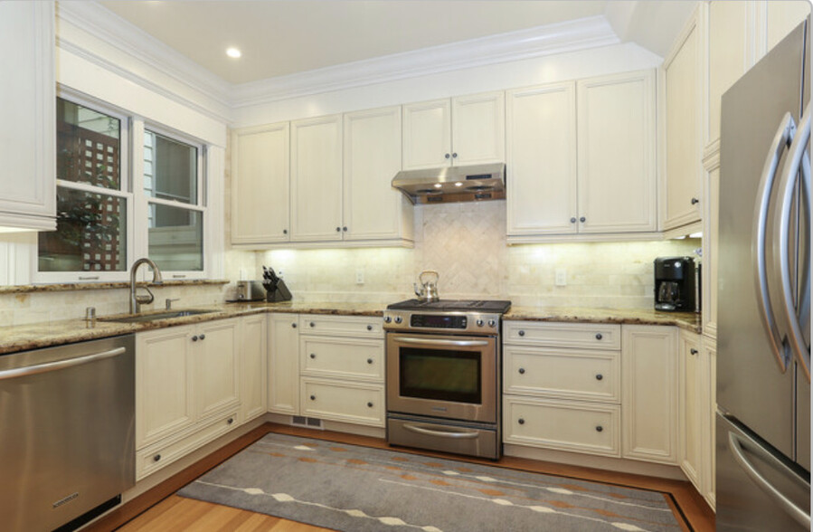 kitchen - 127 Steiner St