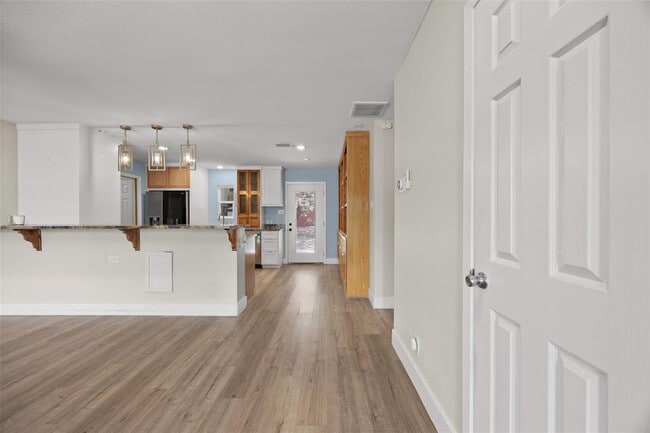 Building Photo - 5206 Emerald Forest Dr