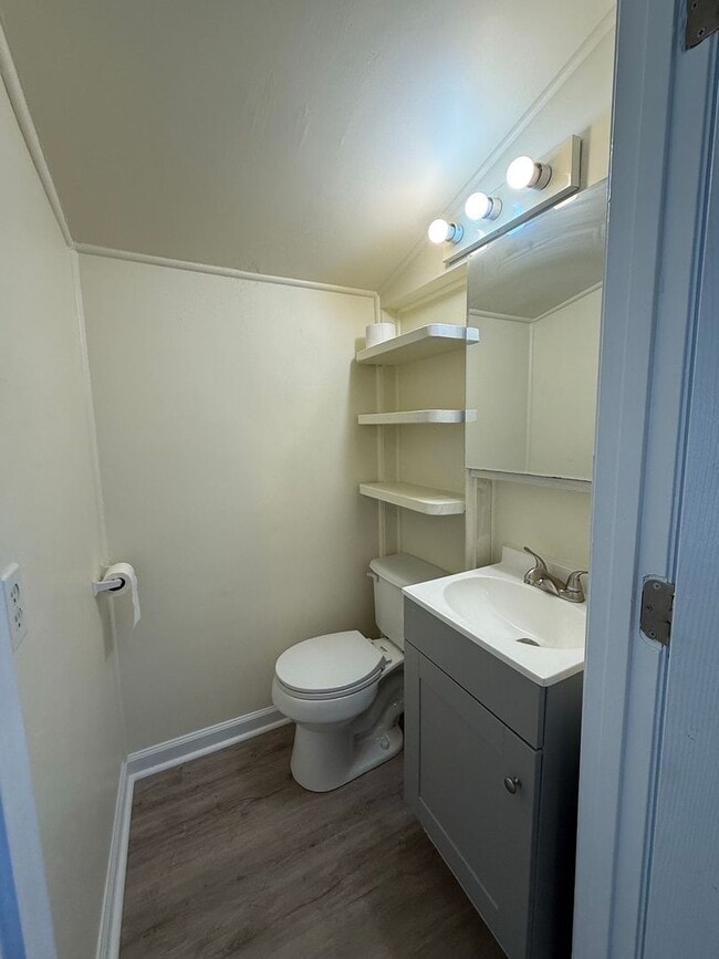 Building Photo - Charming 3 bedroom brick House