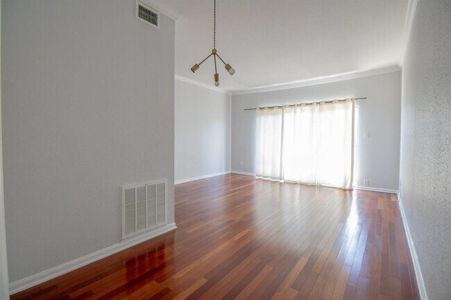 Building Photo - 2400 N Braeswood Blvd