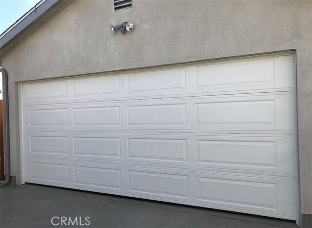 Building Photo - 862 W 74th St