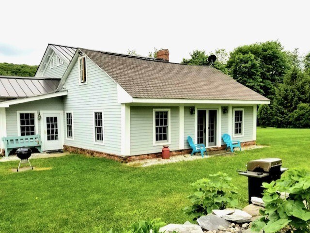 Building Photo - 257 Main St