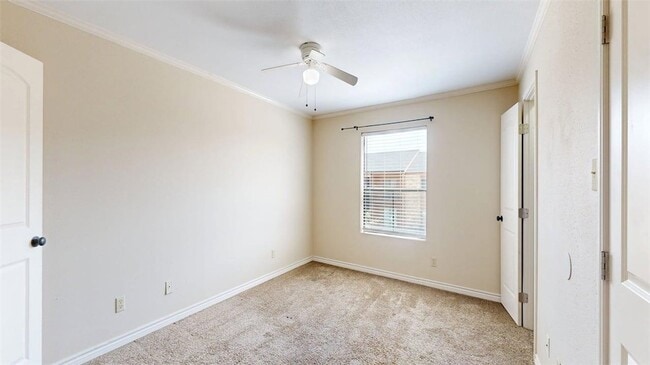 Building Photo - 904 University Oaks Blvd