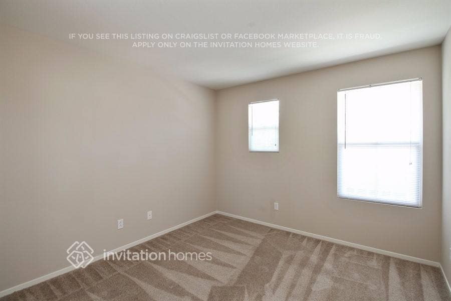 Building Photo - 73 Roadrunner St