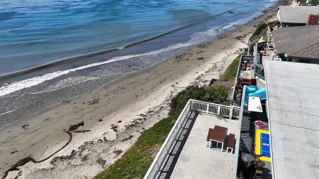 Building Photo - 6525 Del Playa Dr