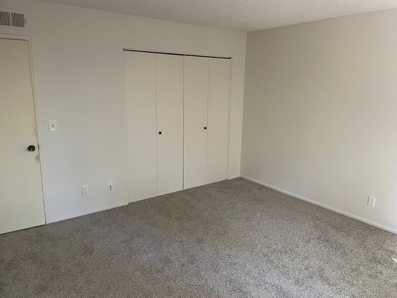 Building Photo - 7369 Elmhurst Pl