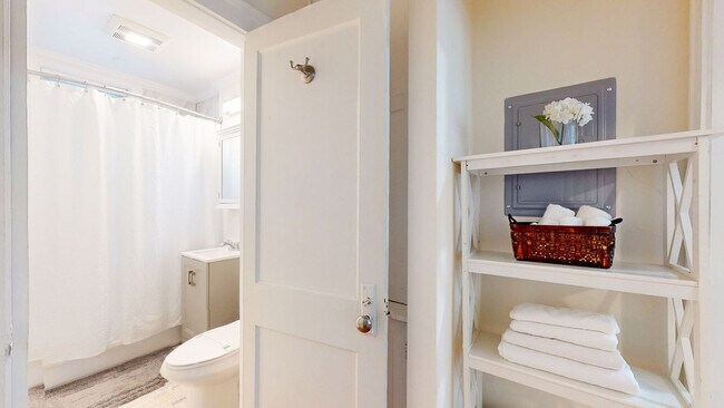 Building Photo - 169 Kent St