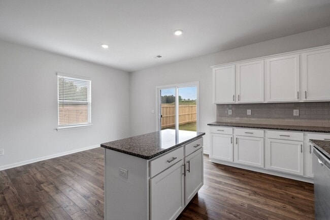 Building Photo - 340 Fenwick Dr
