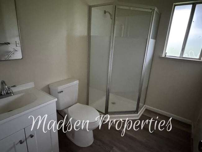 Building Photo - 784 Flag Creek Rd