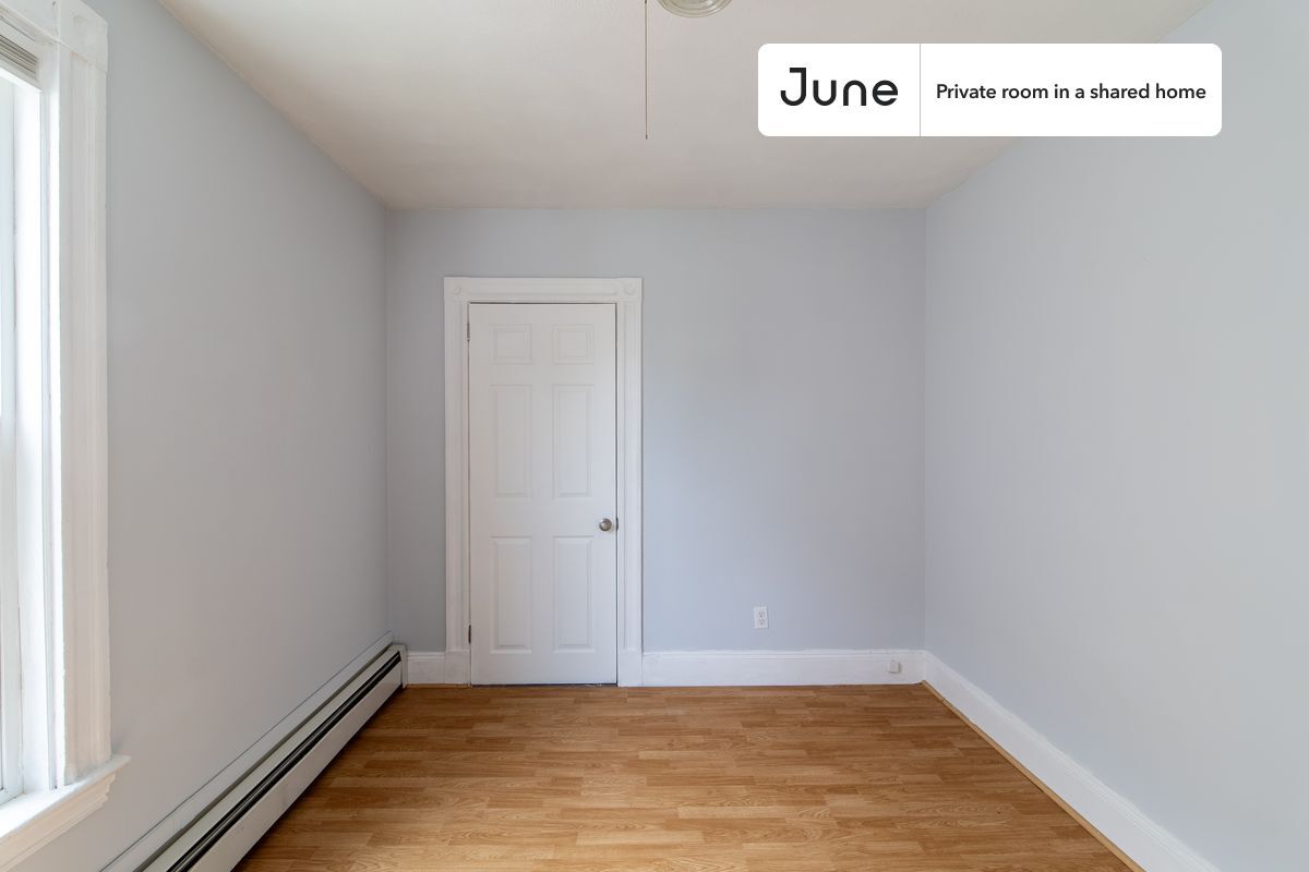 Building Photo - Room in Shared 3 bed/1 bath home