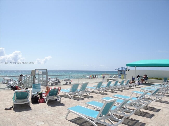 Building Photo - 3725 S Ocean Dr