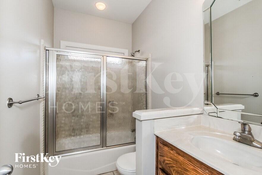 Building Photo - 6209 Shades Pointe Ln