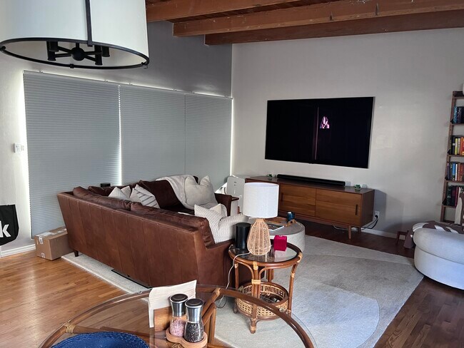 Building Photo - 3200 Oak Ave