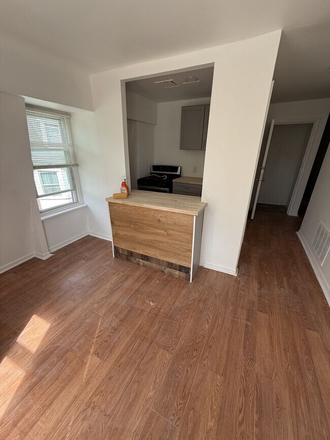 Building Photo - 513 Brinton St