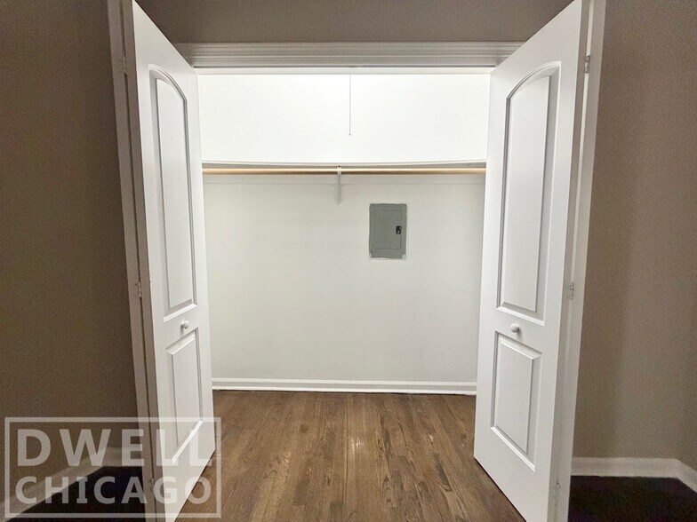 Building Photo - 3433 N Elaine Pl