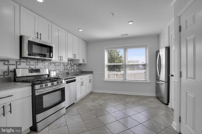 Primary Photo - 2971 Amber St