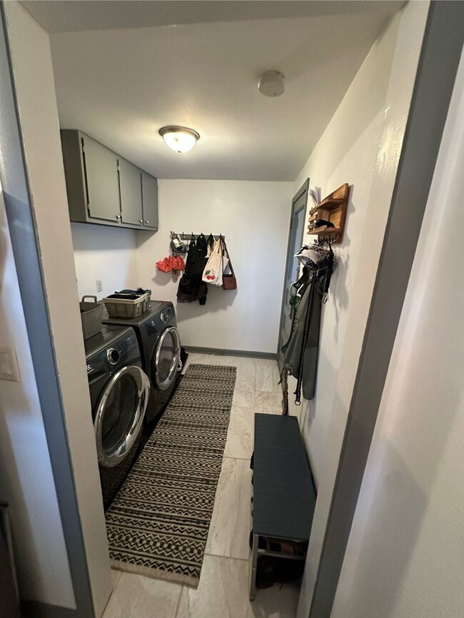 Building Photo - 4945A S Lake Dr