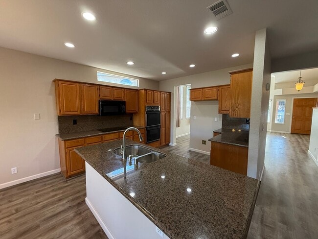 Building Photo - 4-bedroom plus a loft on a court in Escalon!