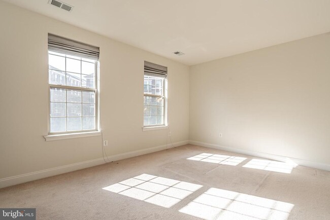 Building Photo - 705 Captains Way