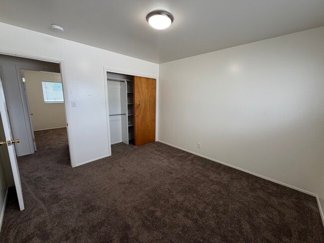 Building Photo - 744-746 E 200 N
