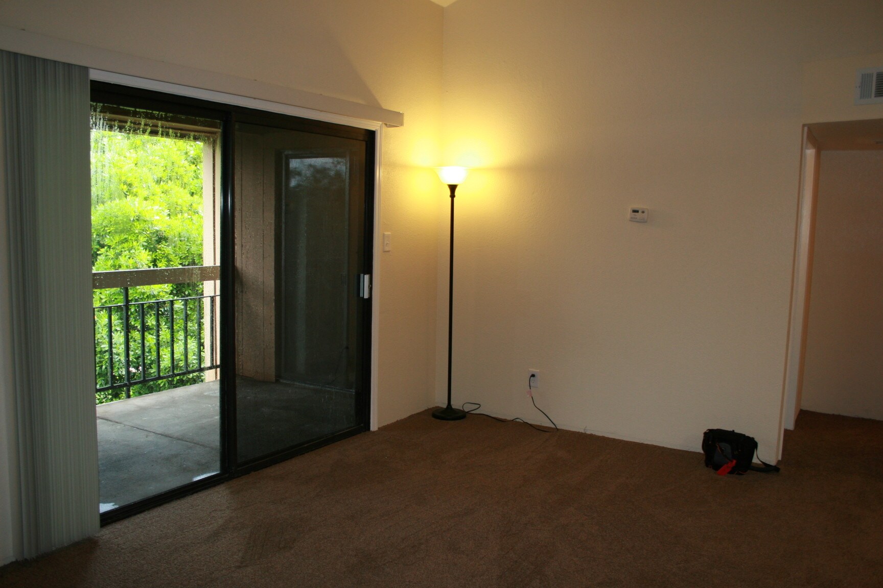 Livingroom - 9200 Madison Ave