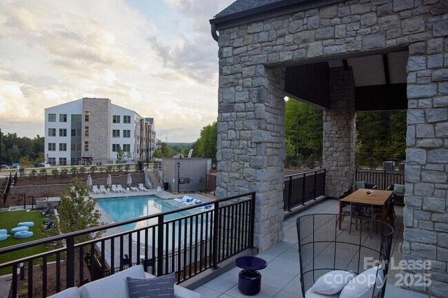 Building Photo - 9132 Senator Royall Dr