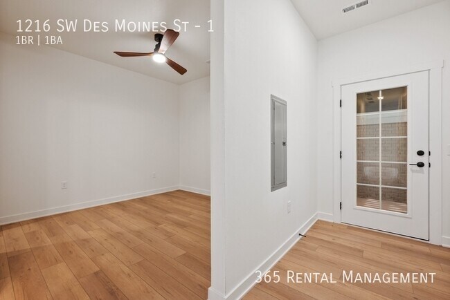 Building Photo - 1216 SW Des Moines St