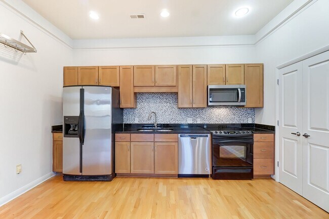 Building Photo - (Coming Soon) 1 Bedroom South End Condo!