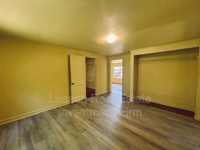 Building Photo - 2520 Merwin St