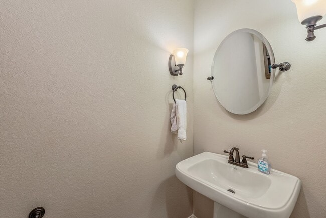 Building Photo - Available August 2026! Beautiful home in the Carters Crossing subdivision!