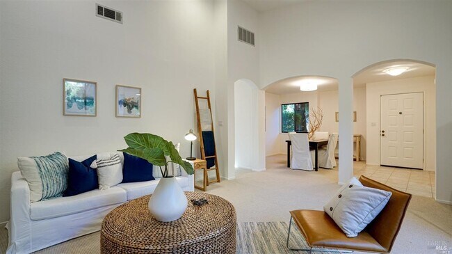 Building Photo - 16 Tudor Ct