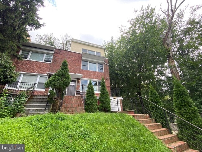 Building Photo - 1444 Taylor St NW