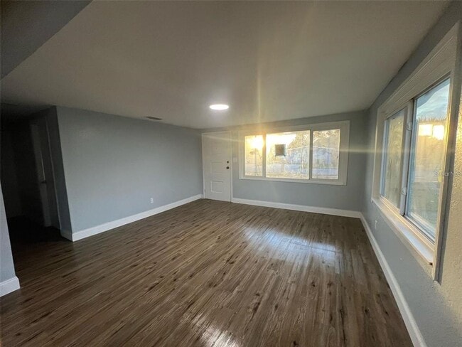 Building Photo - 614 Paw Paw St