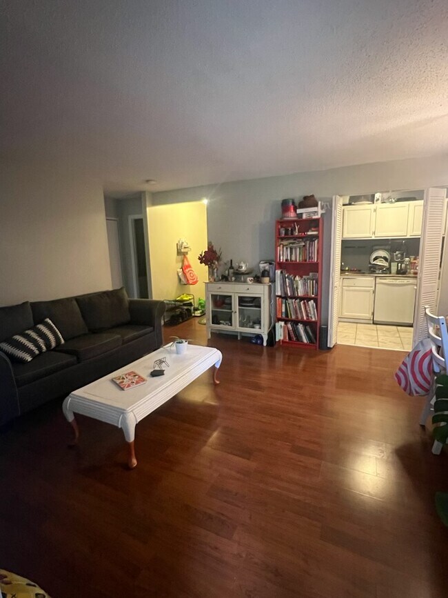 Building Photo - 919 High Path Road