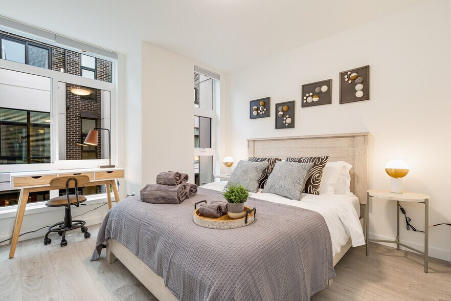 Building Photo - 1433 E Howell St