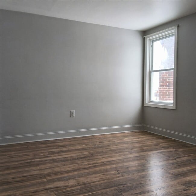 Building Photo - 1792 Pleasant St