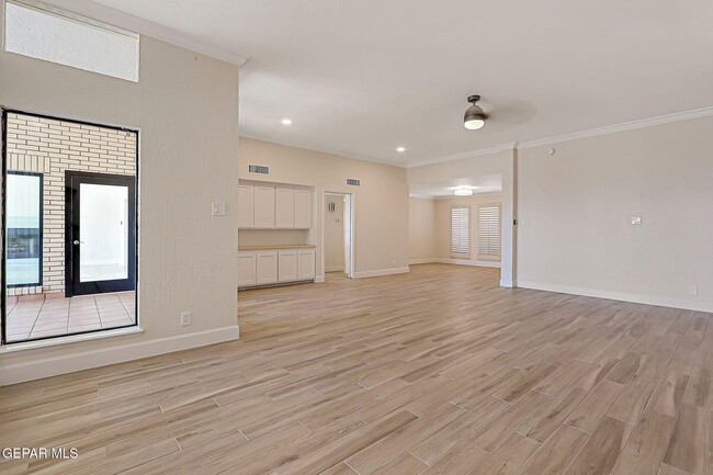 Building Photo - 5808 Kingsfield Ave