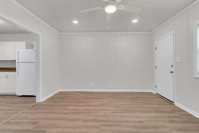 Building Photo - Charming 2BR/1BA Apartment in the Heart of Summerville