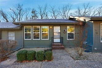 Building Photo - 10 Dogwood Cir