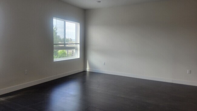 Building Photo - 5758 Camellia Ave