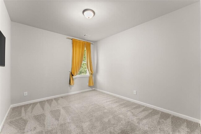 Building Photo - 4656 Silver Oak Dr SW