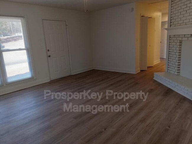 Building Photo - 1100 43rd Ct